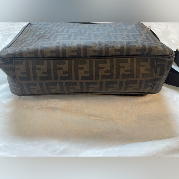 Fendi Ombré Effect Tobacco Zucca Canvas Messenger Bag - Picture 3 of 15